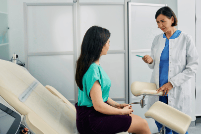 Pelvic Exam : women in a exam bed and gynecologist